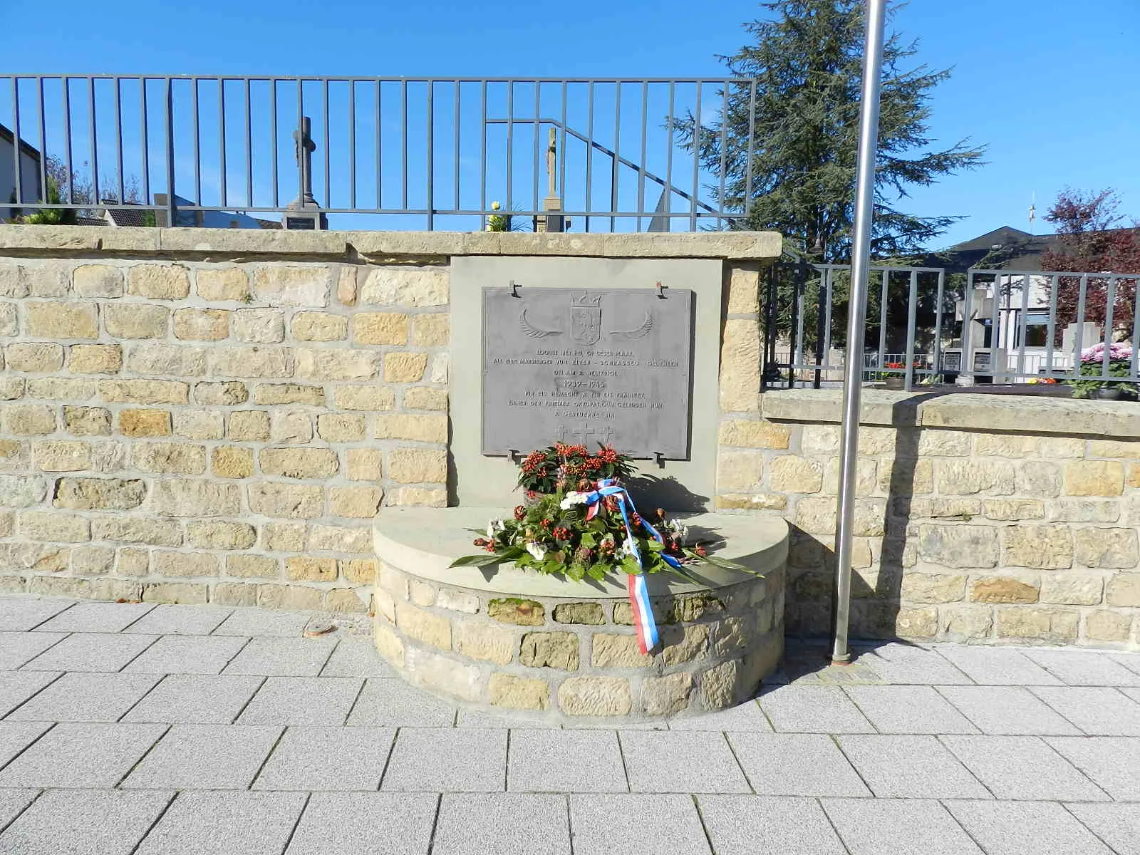 Monument fir eis gefale Jongen - Éiter